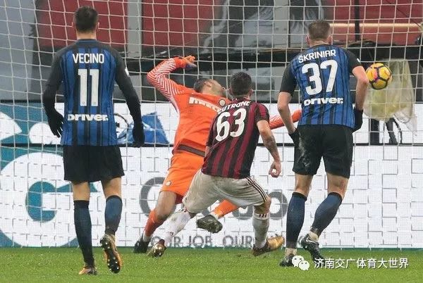  米兰德比争议判罚，VAR介入取消AC米兰绝杀球  